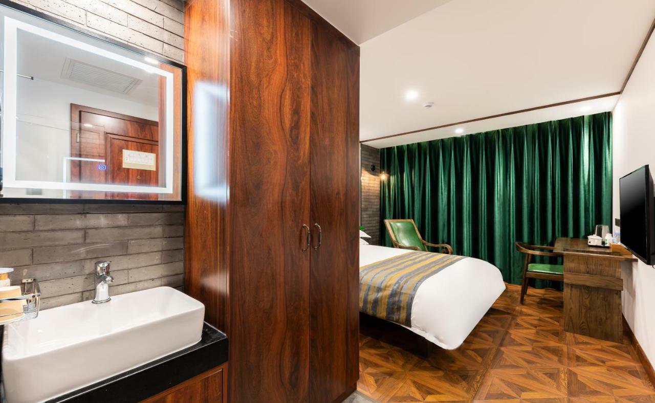 Nostalgia Hotel Near Prince Gong'S Mansion- Beihai Park, Tian'Anmen Square, Nanluoguxiang Hutong, Huguosi Hutong Snack Street, 5 Minutes Walk Away From Ping'Anli Subway Station, Free Ice Cream And Laundry Service,English Communication Well Pékin  Extérieur photo