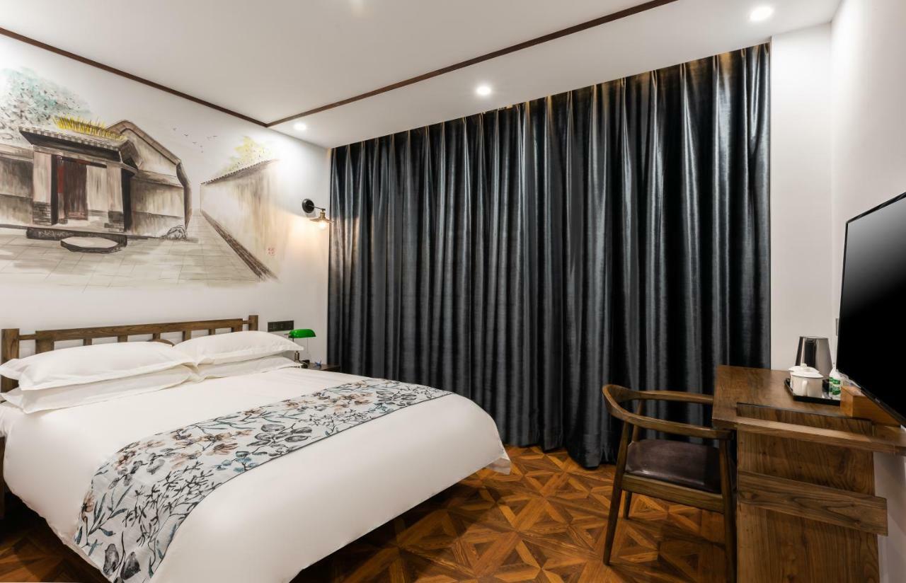 Nostalgia Hotel Near Prince Gong'S Mansion- Beihai Park, Tian'Anmen Square, Nanluoguxiang Hutong, Huguosi Hutong Snack Street, 5 Minutes Walk Away From Ping'Anli Subway Station, Free Ice Cream And Laundry Service,English Communication Well Pékin  Extérieur photo