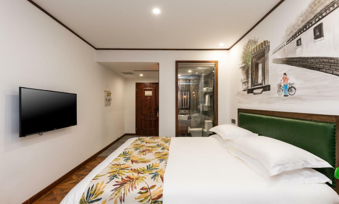 Nostalgia Hotel Near Prince Gong'S Mansion- Beihai Park, Tian'Anmen Square, Nanluoguxiang Hutong, Huguosi Hutong Snack Street, 5 Minutes Walk Away From Ping'Anli Subway Station, Free Ice Cream And Laundry Service,English Communication Well Pékin  Extérieur photo