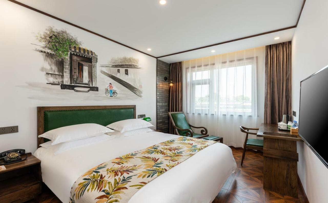 Nostalgia Hotel Near Prince Gong'S Mansion- Beihai Park, Tian'Anmen Square, Nanluoguxiang Hutong, Huguosi Hutong Snack Street, 5 Minutes Walk Away From Ping'Anli Subway Station, Free Ice Cream And Laundry Service,English Communication Well Pékin  Extérieur photo