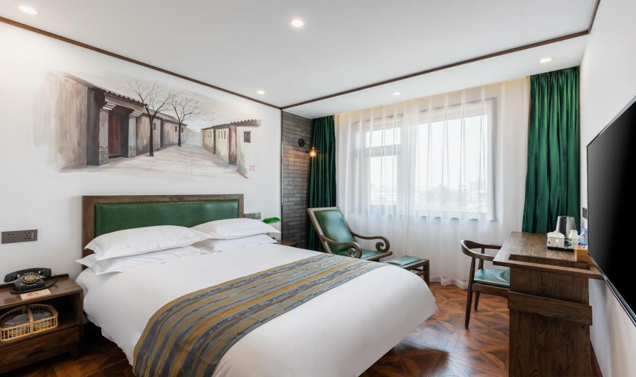 Nostalgia Hotel Near Prince Gong'S Mansion- Beihai Park, Tian'Anmen Square, Nanluoguxiang Hutong, Huguosi Hutong Snack Street, 5 Minutes Walk Away From Ping'Anli Subway Station, Free Ice Cream And Laundry Service,English Communication Well Pékin  Extérieur photo